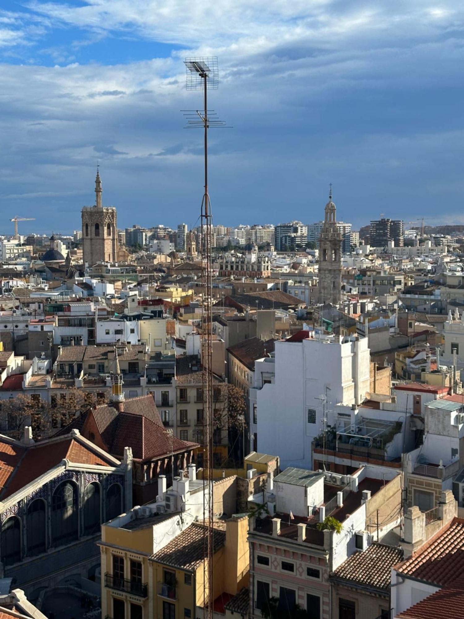 Mirador 1 Del Mercado Central - Habitacion Con Bano Privado En El Centro De La Ciudad Vella Valensiya Dış mekan fotoğraf