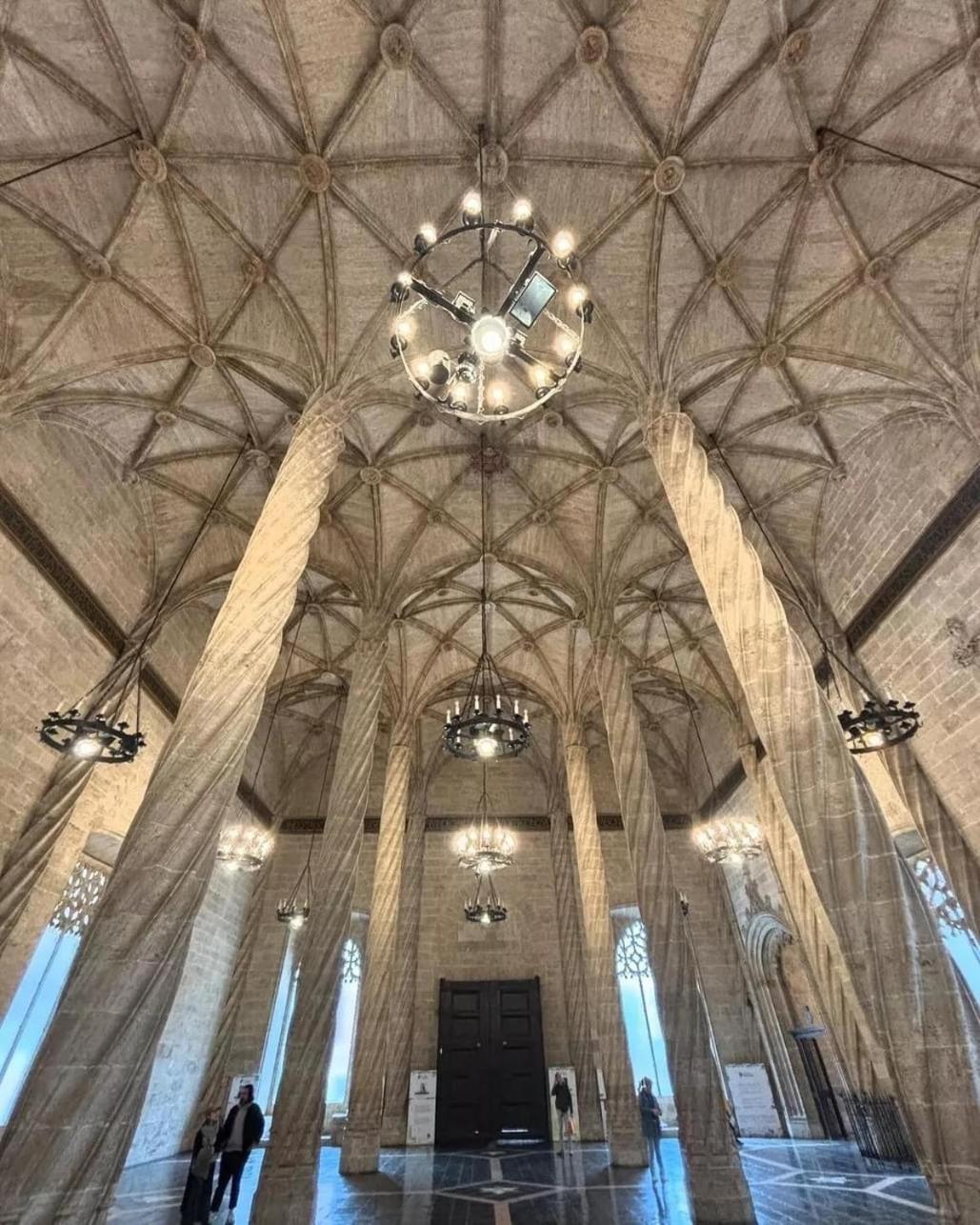 Mirador 1 Del Mercado Central - Habitacion Con Bano Privado En El Centro De La Ciudad Vella Valensiya Dış mekan fotoğraf