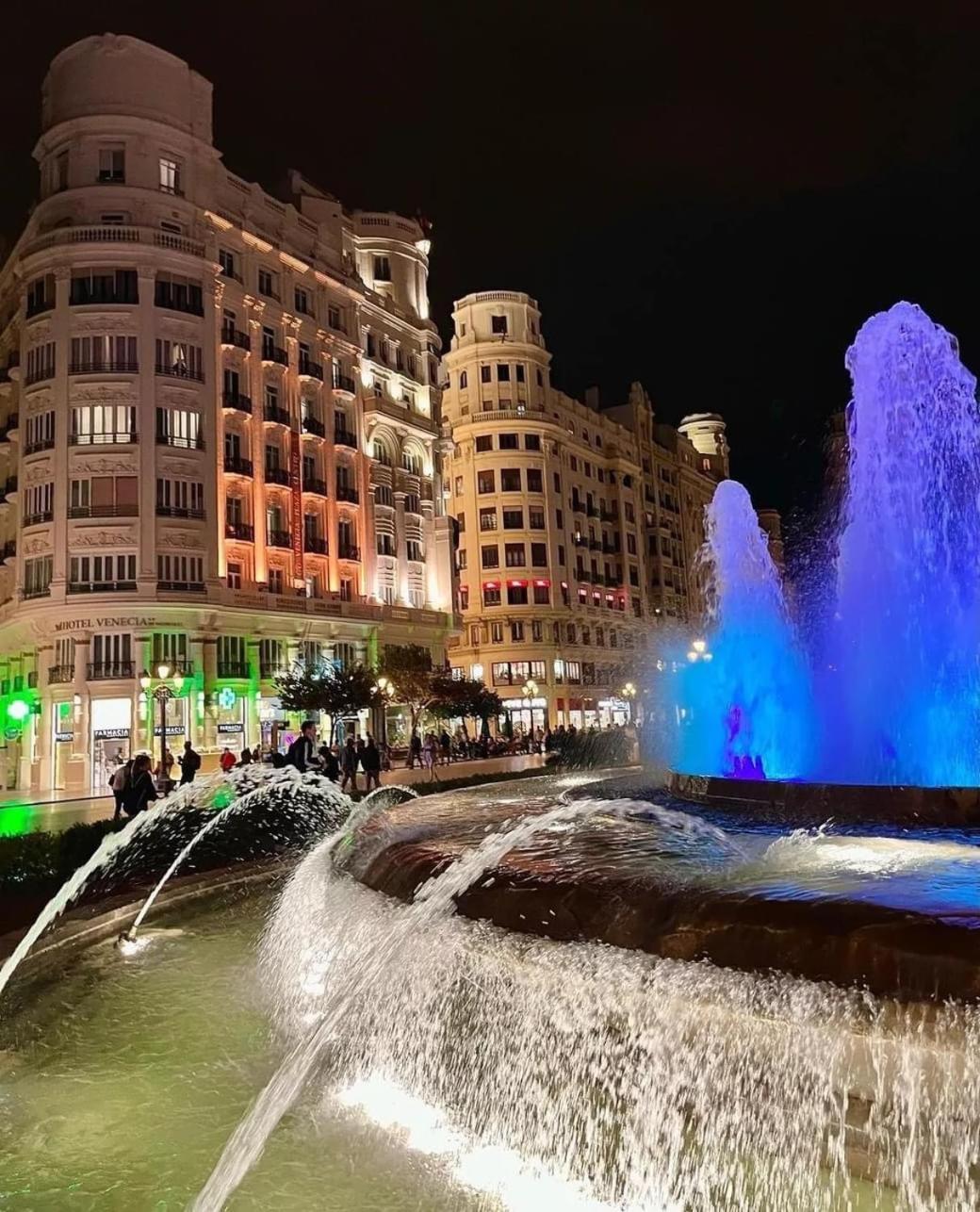 Mirador 1 Del Mercado Central - Habitacion Con Bano Privado En El Centro De La Ciudad Vella Valensiya Dış mekan fotoğraf