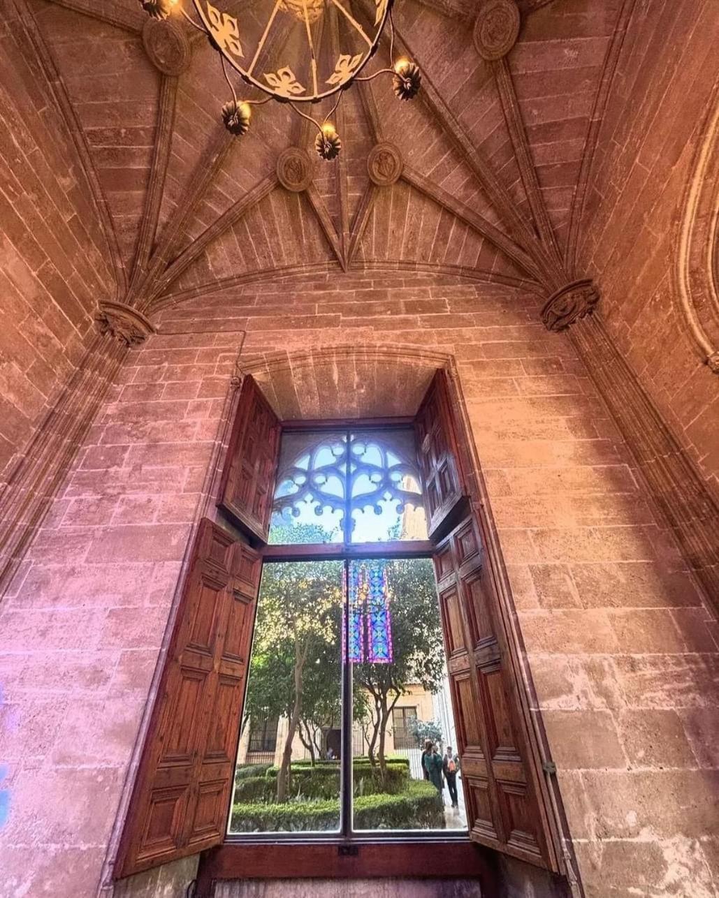 Mirador 1 Del Mercado Central - Habitacion Con Bano Privado En El Centro De La Ciudad Vella Valensiya Dış mekan fotoğraf