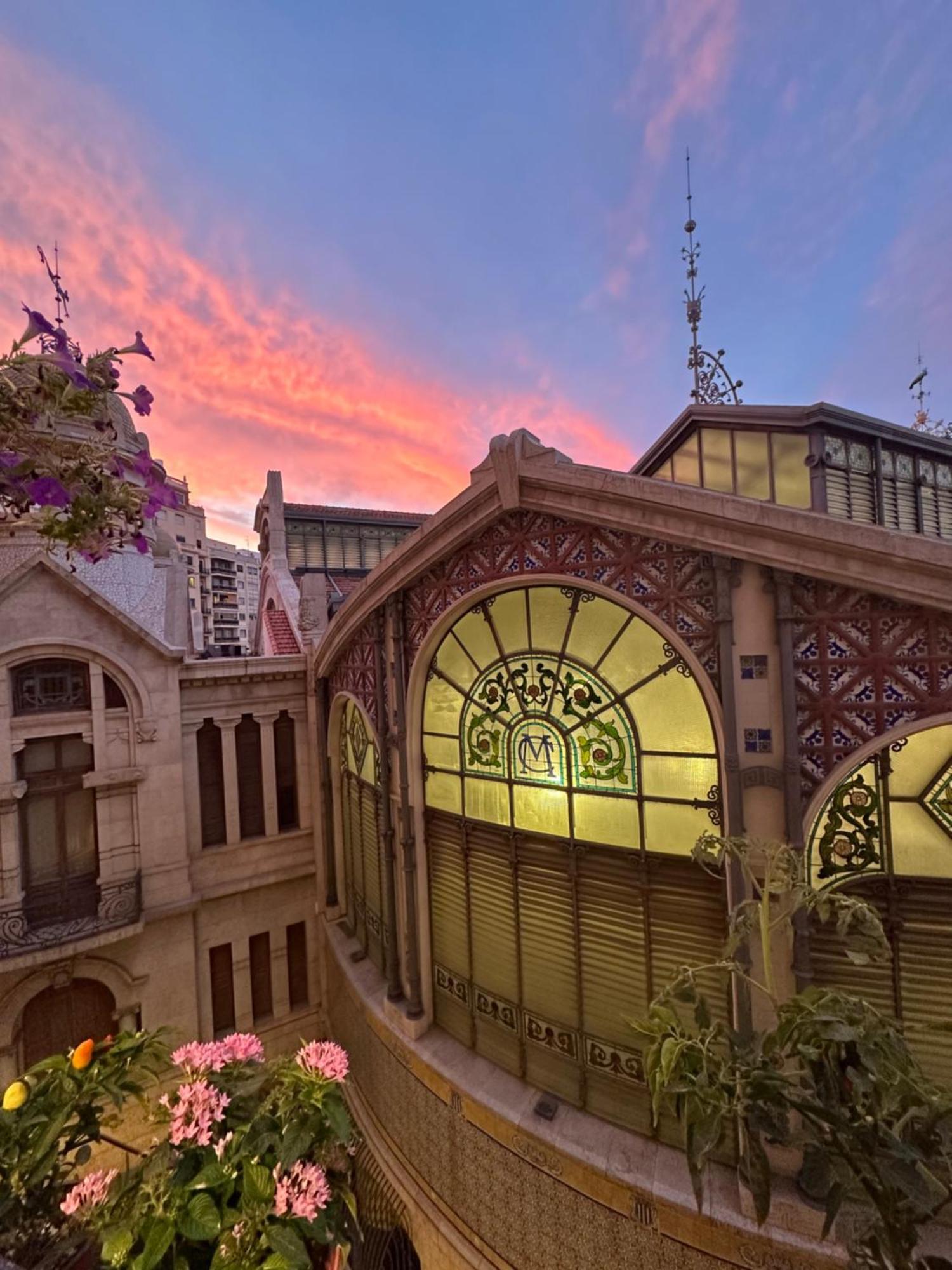 Mirador 1 Del Mercado Central - Habitacion Con Bano Privado En El Centro De La Ciudad Vella Valensiya Dış mekan fotoğraf