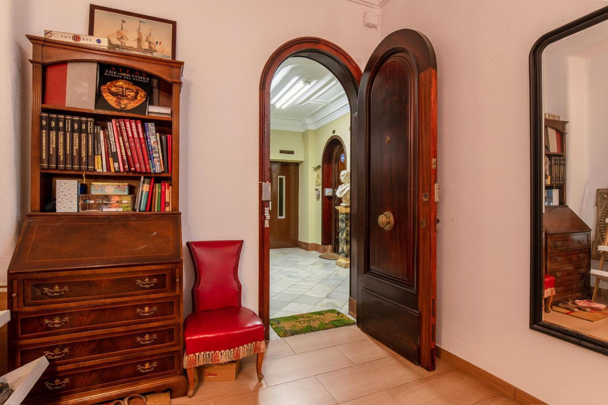 Mirador 1 Del Mercado Central - Habitacion Con Bano Privado En El Centro De La Ciudad Vella Valensiya Dış mekan fotoğraf